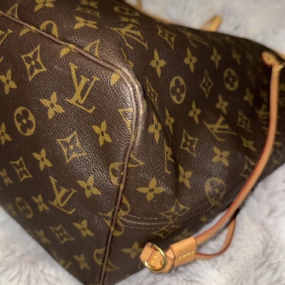 SOLD- Louis Vuitton Neverfull GM - Picture 5 of 16